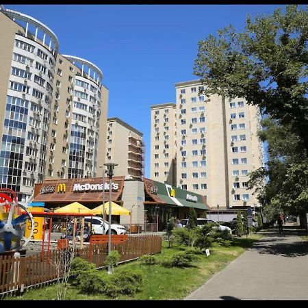 Студия New York В Самом Центре Города Apartment Almaty Luaran gambar