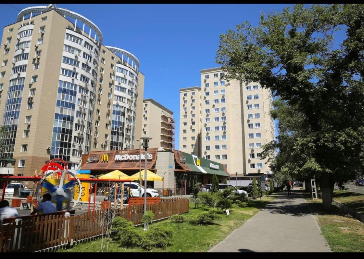 Студия New York В Самом Центре Города Apartment Almaty Luaran gambar
